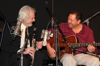 Jerry Senfluk und Vano Bamberger, die offensichtlich Spass haben miteinander zu musizieren